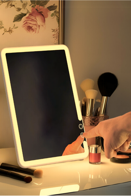 ShineBright Mirror - Foldable Illuminated Mirror